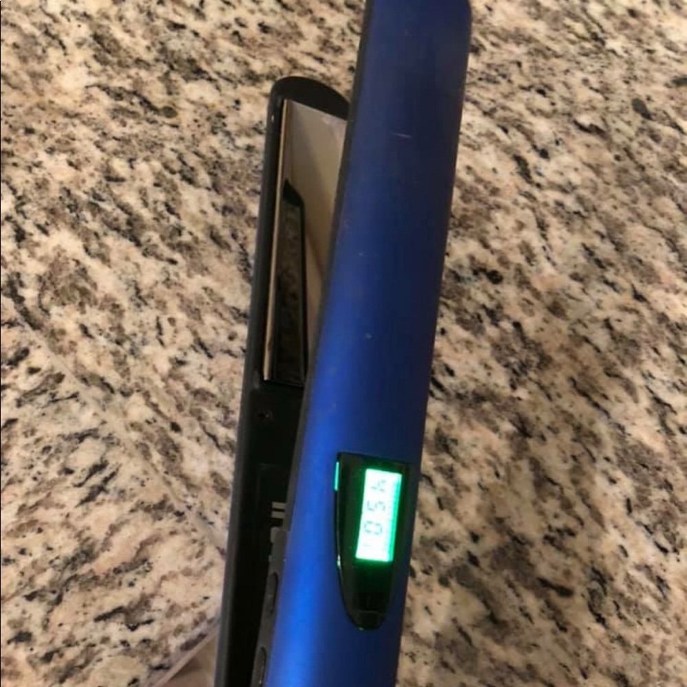 Hot Tools hair straightener